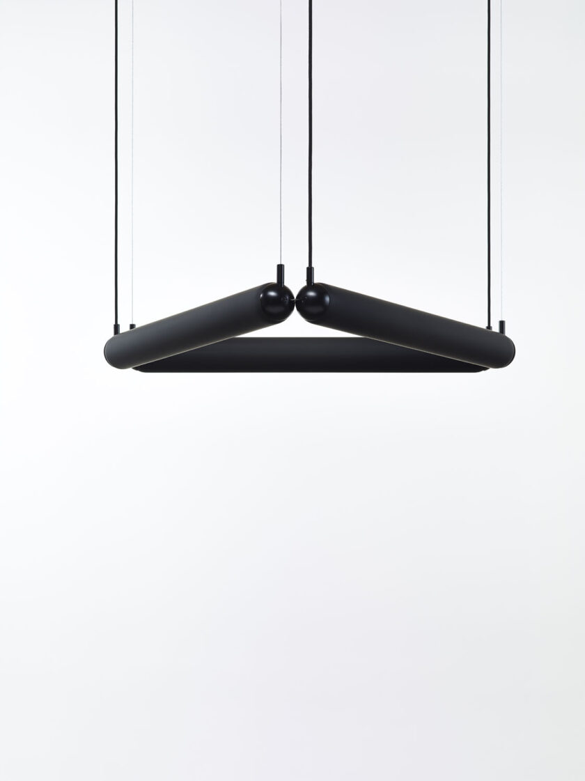 Puro Contour Triangle Chandelier 600